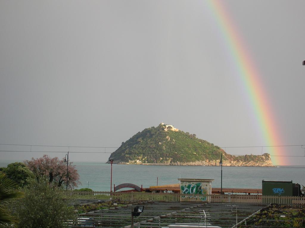 Camping Delfino Альбенга Экстерьер фото
