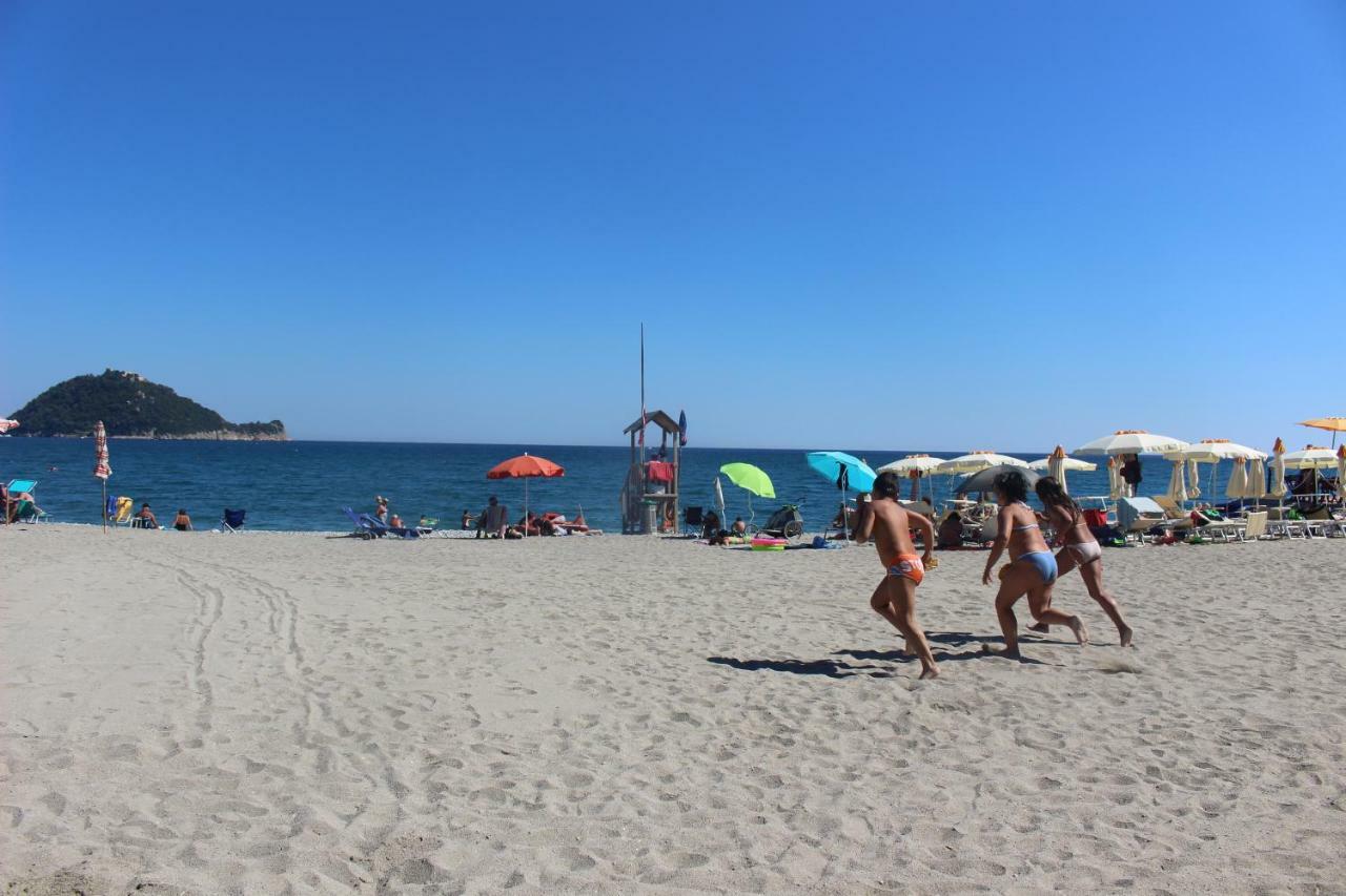 Camping Delfino Альбенга Экстерьер фото